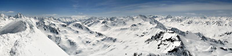 Panorama von Gorihorn. Die schönsten Gipfel zu sehen: Piz Linard, Flüela