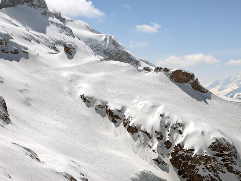 Jochstock. Zwei Variantenabfahrten sind zu sehen: Obere zum Trübsee und Untere