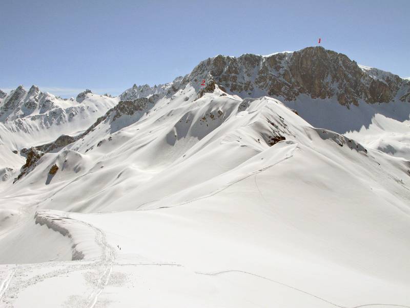 1=Rätschenflue (2703m); 2=Hasenflüeli. Blick vom Eggberg Richtung SO