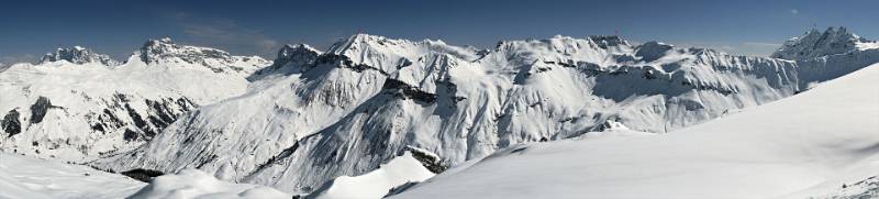 Blick vom Hasenflüeli 1=Chüenihorn (2413m); 2=Drusenfluh (2827m); 3=Sulzflue (2817m); 4=Wiss Platte