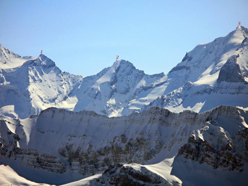 Panorama von Bodezehore: 1=Oeschinenhorn; 2=Fründenhorn; 3=Doldenhorn