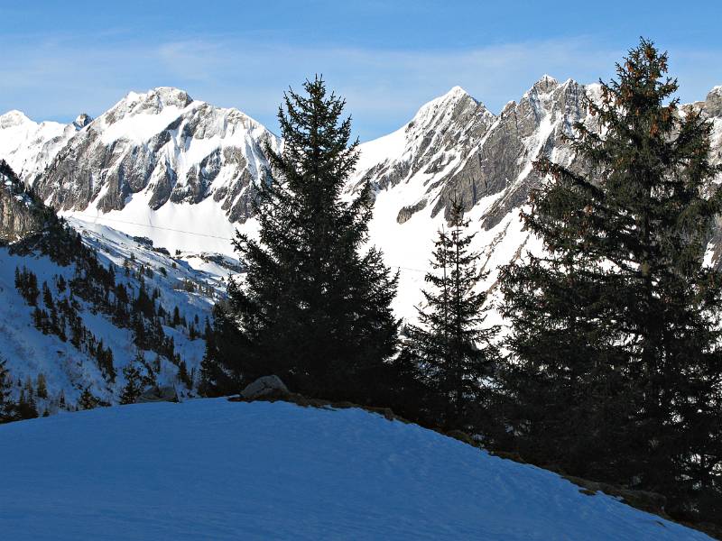 Die Berge auf der anderen Seite des Tals