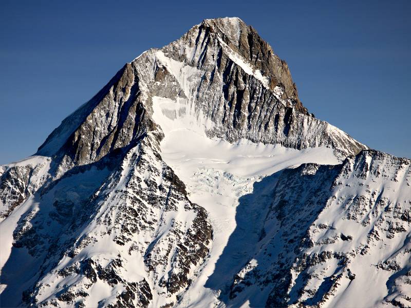 Mächtiger Gipfelturm von Bietschhorn