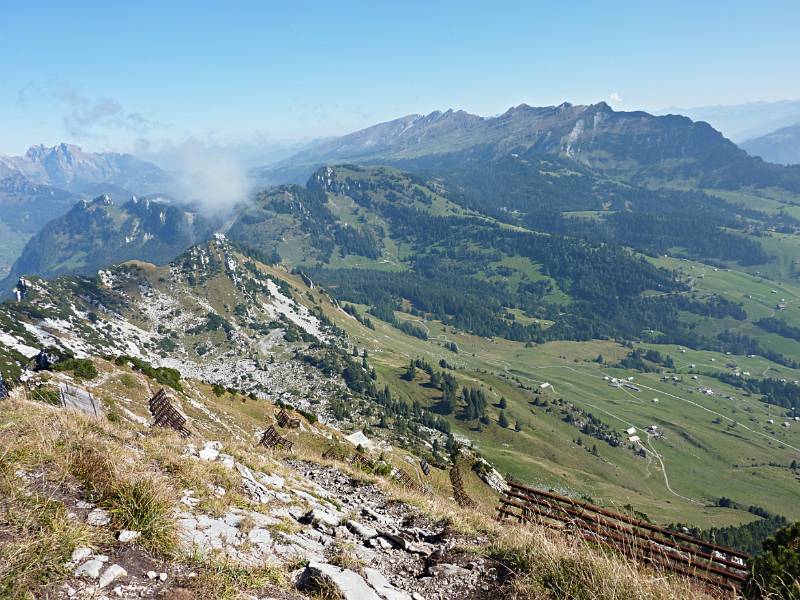 Gulmen, rechts von der Wolke. Es gibt eine Skitour auf den