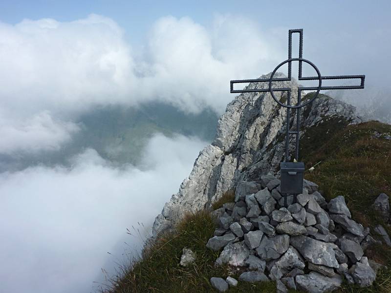 Das Gipfelkreuz von Brünnelistock