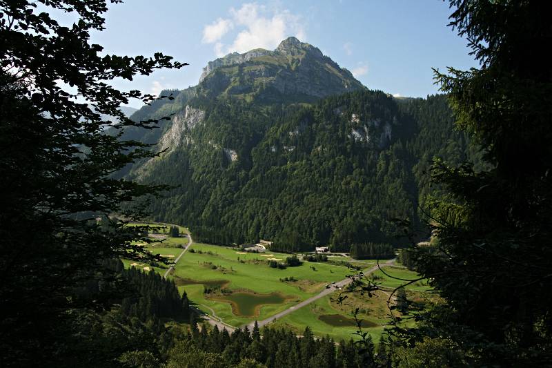 Blick auf Golfplatz vom Wanderweg aus