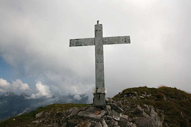 Das Gipfelkreuz von Fluebrig