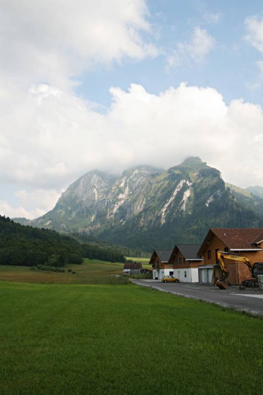 Flüebrig von unten aus. Leider der Gipfel mit Wolken bedeckt, sonst