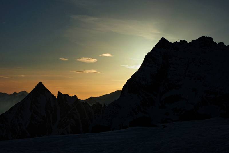 Sustenspitz links und Chli Sustenhorn rechts von Tierberglihütte aus