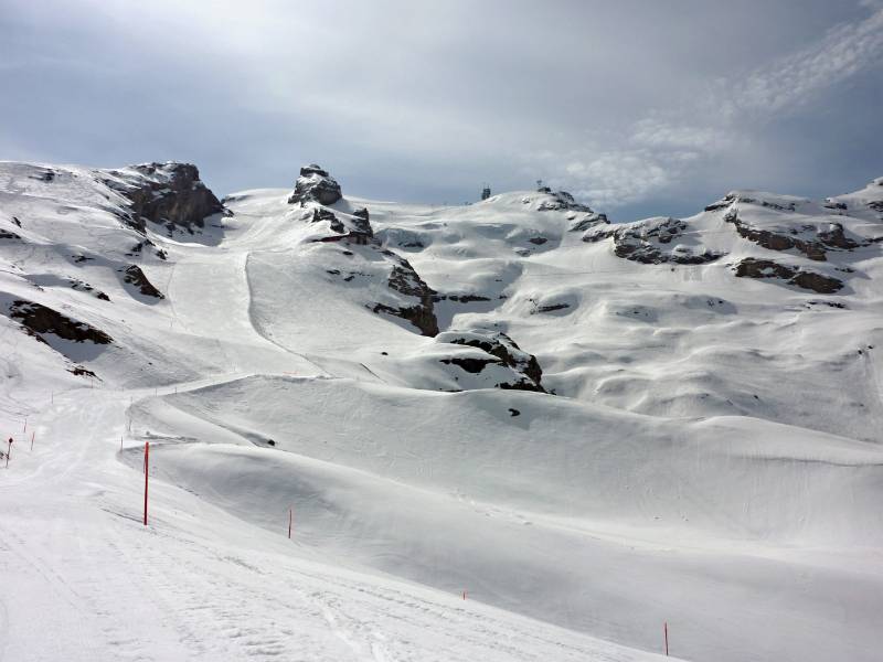 Leere Pisten und noch viel Schnee auf dem Titlis