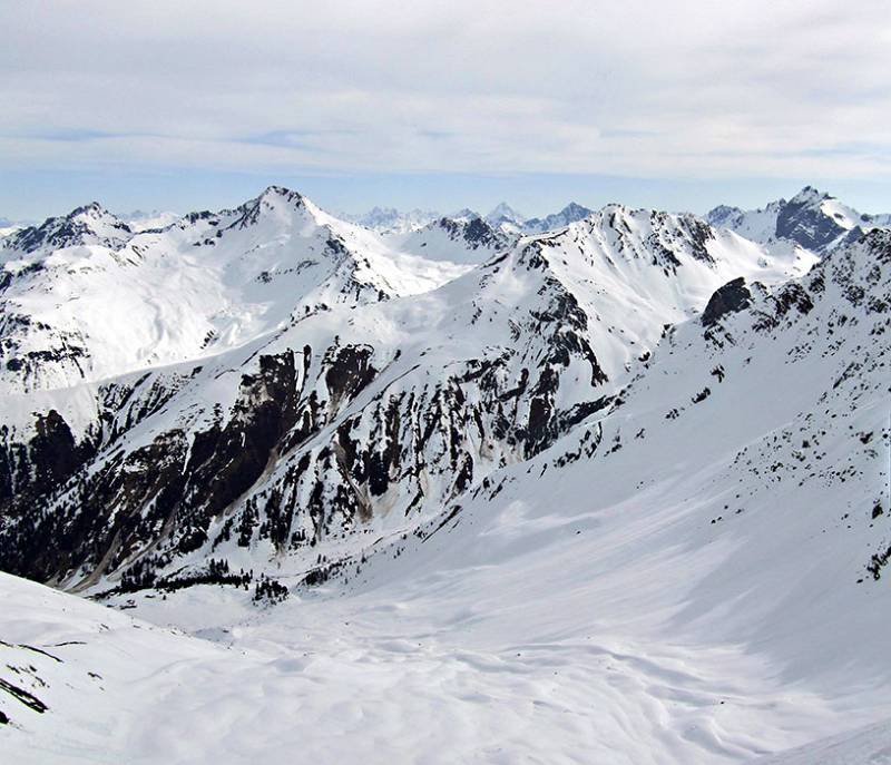 Älplihorn und Chrachenhorn von Büelenhorn aus. Auf Chrachenhorn gibt es noch