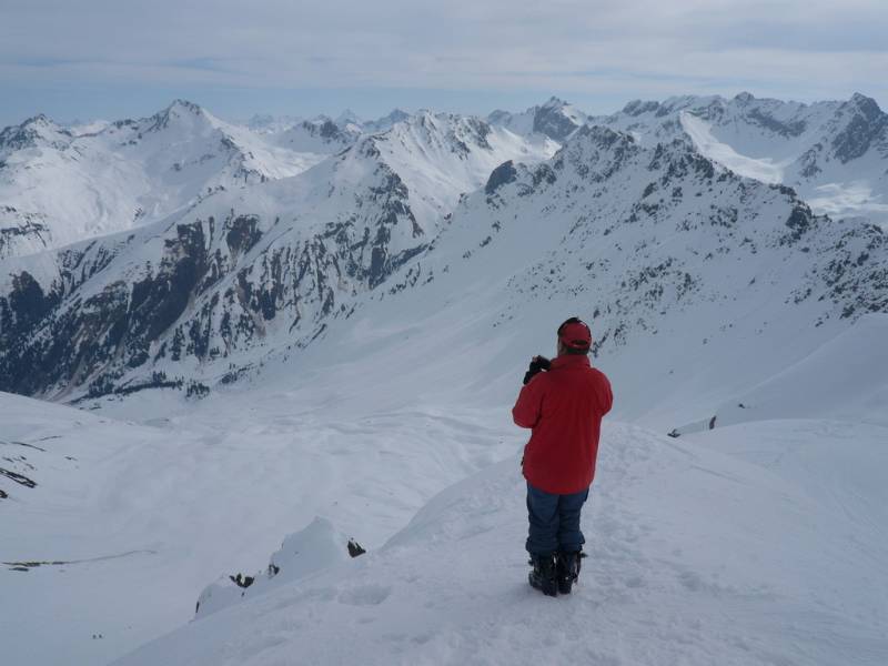 Auf dem Gipfel von Büelenhorn. Foto von Peter