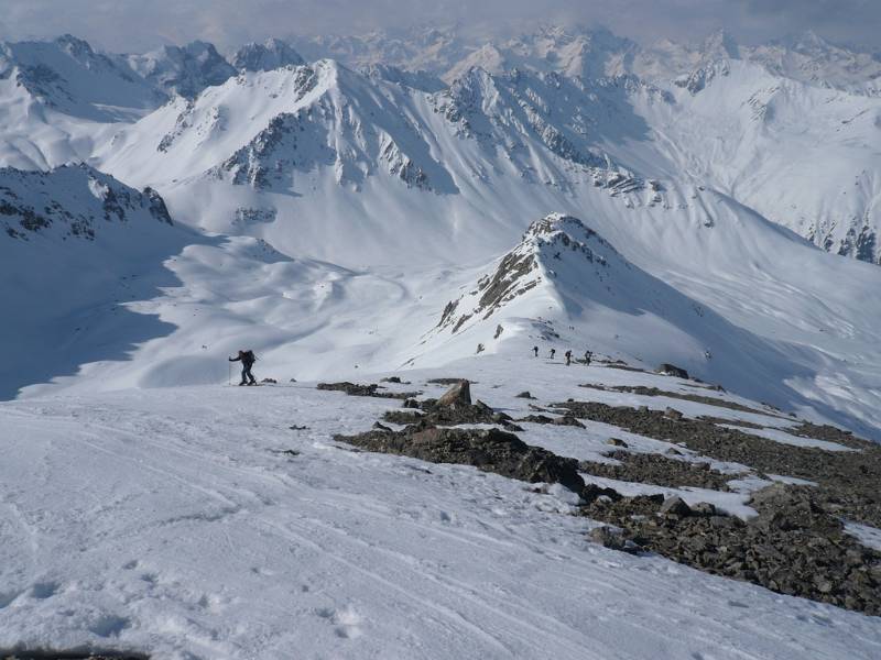 Blick von Skidepot entlang Gipfelgrat. Foto von Peter