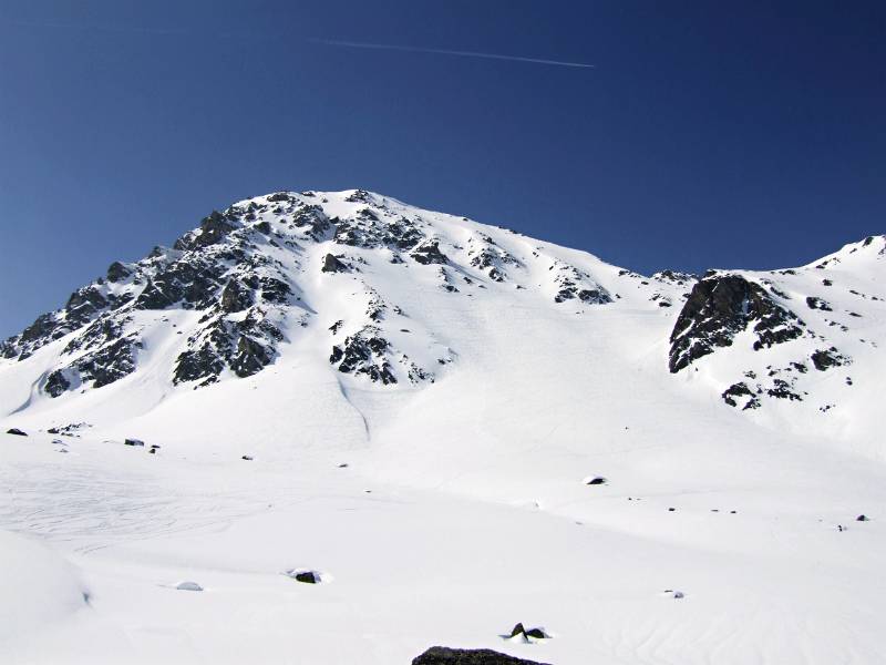 Sentischhorn mit Aufstiegs-Abfahrthang vorne