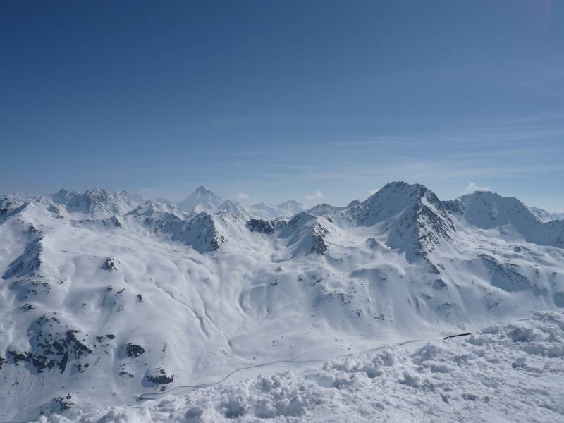 Piz Linard und Flüela Wisshorn von Sentischhorn aus. Foto von Peter