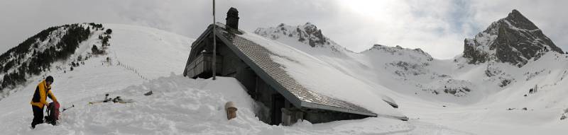 Rundblick vom Punkt 1726m, Gustiberg. Rechts - der Gipfel von Nüneneflue,