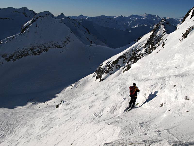 Blick von Gemsstock Richtung Gafallenlücke. Auch weiter der Grat mit Gloggentürmli