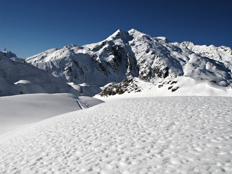 Der Berg auf der anderen Seite von Gotthardpass