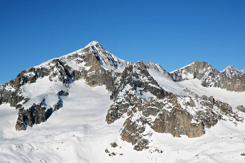 Galenstock und Tiefenstock auf der anderen Seite von Furkapassstrasse