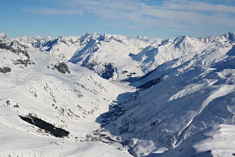 Unten ist Realp, weiter Hospental (die Abzweigung zum Gothardpass) und am