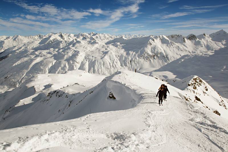 Blick vom Gipfel des Stotzigen Firsten. Sehr klare Luft, viele Berge