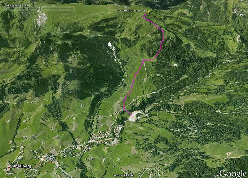 Die Aufstiegsroute. Start vom Parkplatz der Laucheren-Seilbahn in Tschalun, Oberiberg. Zuerst