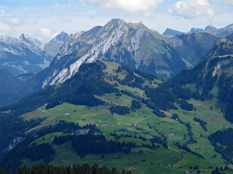 Panorama von Furggelenstock: in der Mitte ist Fluebrig, da waren wir