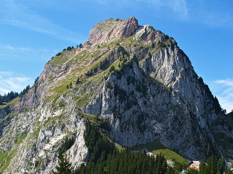 Gr. Mythen. Der Wanderweg ist schön zu sehen