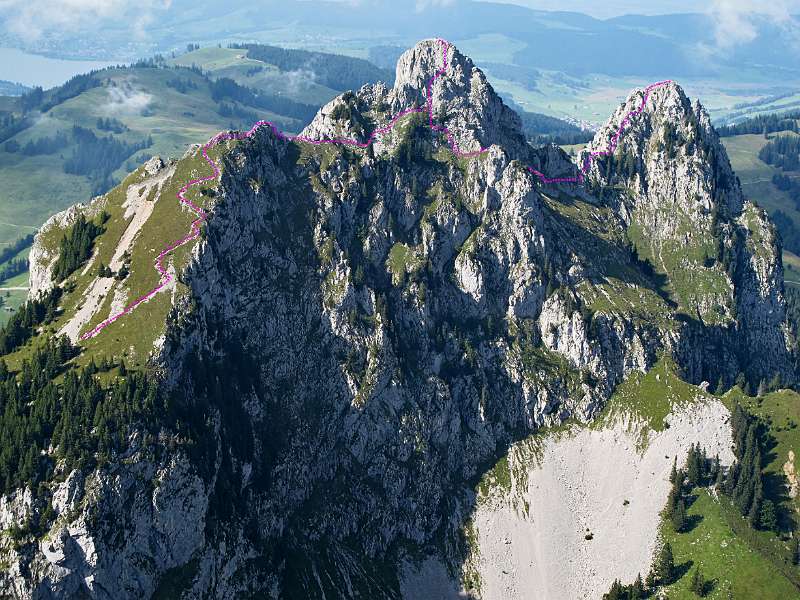 Kl. Mythen und Haggenspitz. Von diesem Blickpunkt ist sehr gut Wanderweg