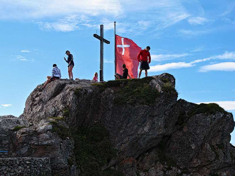 Es gibt alles notwendigste auf dem Gipfel von Gr. Mythen: das