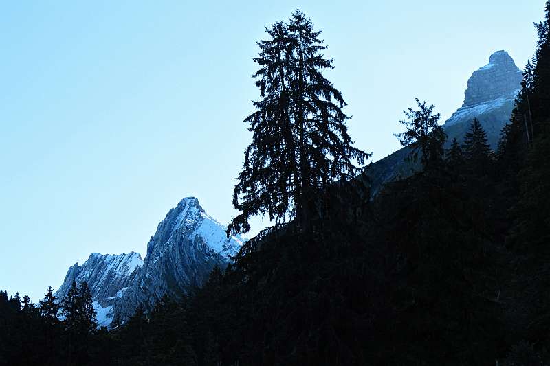 Zindlenspitz rechts und die Nachbarn - Rossalpelistock und Brünnelistock