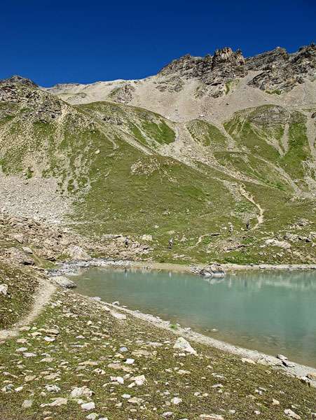 Von Lai da Minschun die Route führt über die Moräne auf