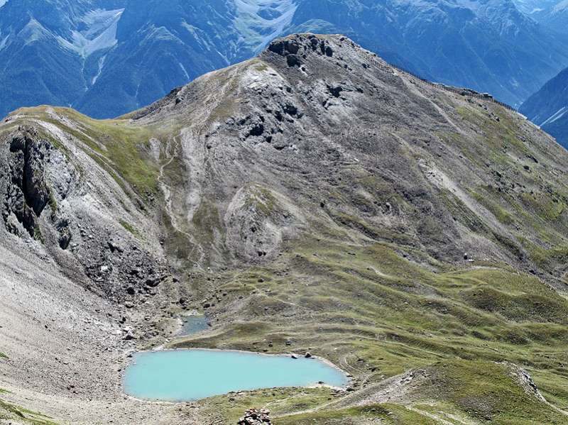 Lai da Minschun und Piz Clünas in der Mitte. Auch der