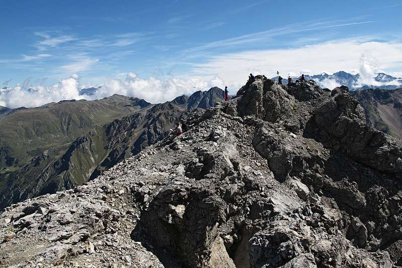 Es gibt einige Wanderer auf dem Piz Umbrail