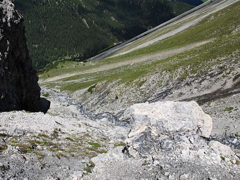 Steiler Abstieg beim Bach aber sehr guter Wanderweg