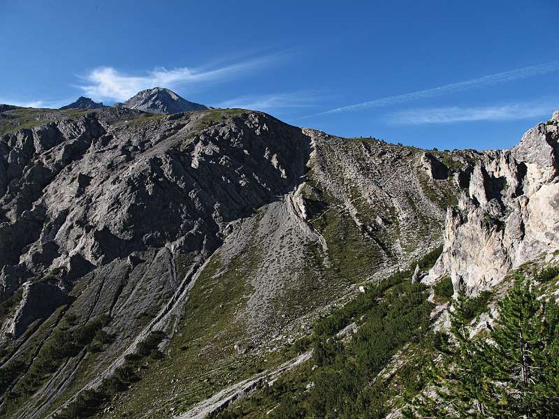 Die Wanderroute im Bereich von Ofenpass und die Spitze von Piz