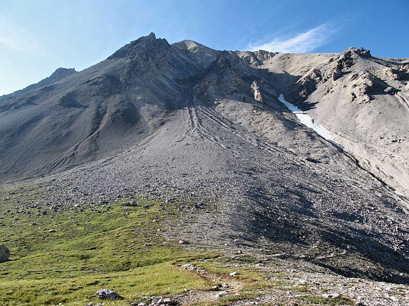 Blick Richtung Grat und in Zentrum des Bildes ist der runde