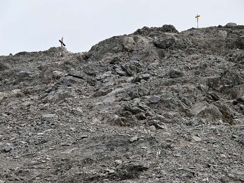 Der Gipfel von Piz Daint von Abstiegsroute Richtung Tschierv gesehen