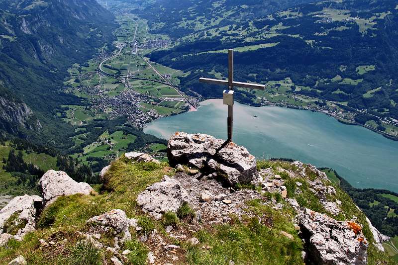 Und das ist schon auf dem Frümsel. Das Gipfelkreuz von Frümsel