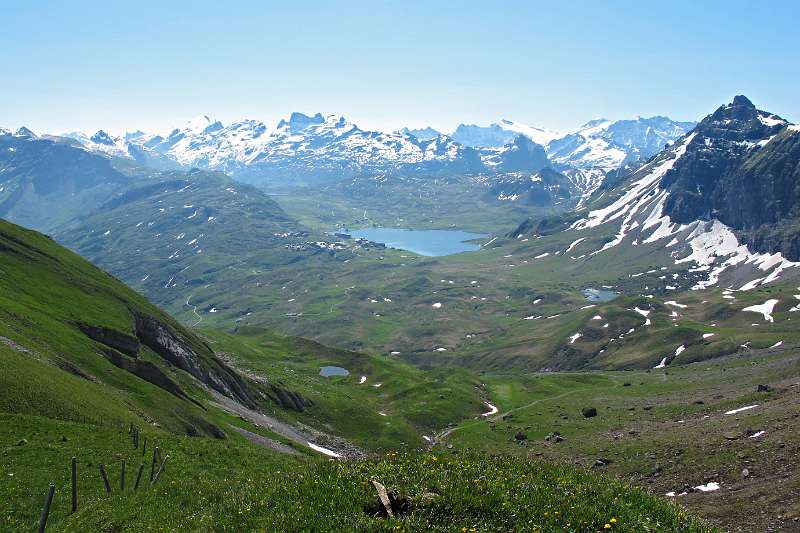 Blick zurück zum Melchsee Frutt vom Grat zwischen Haupt und Hochstollen.