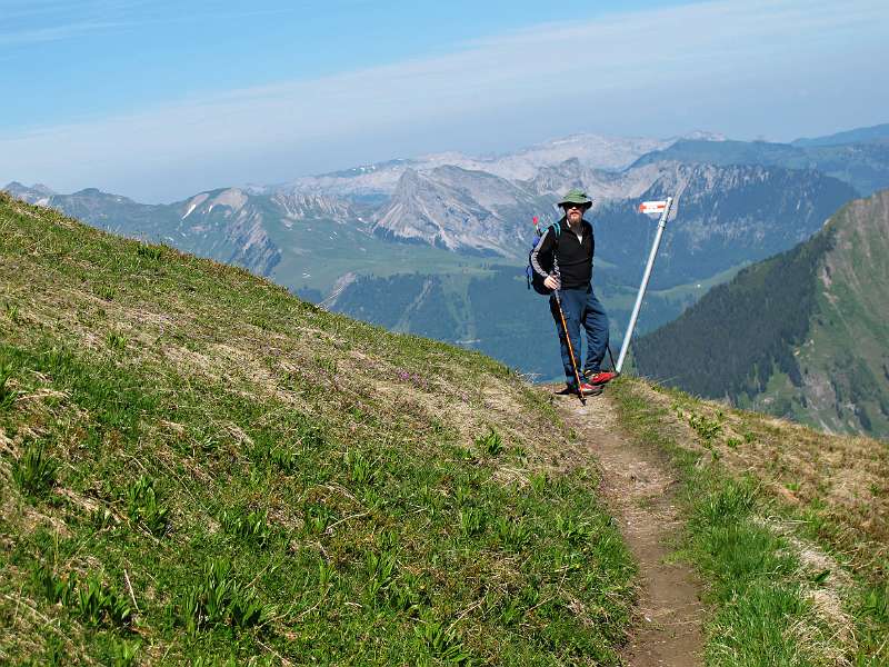 Schöne Aussichten auf dem Wanderweg. Von diese Stelle muss man ca.