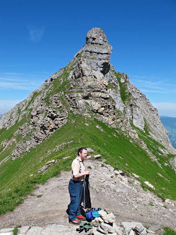 Pause auf dem Chringengrätli. Vorne ist schöner Seefeldstock.