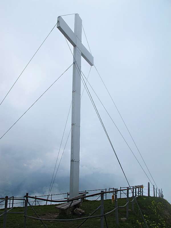 Imposantes Gipfelkreuz von Buochserhorn