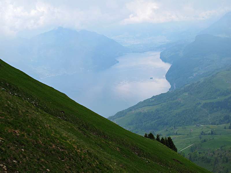 Blick über Vierwaldstättersee Richtung Schwyz