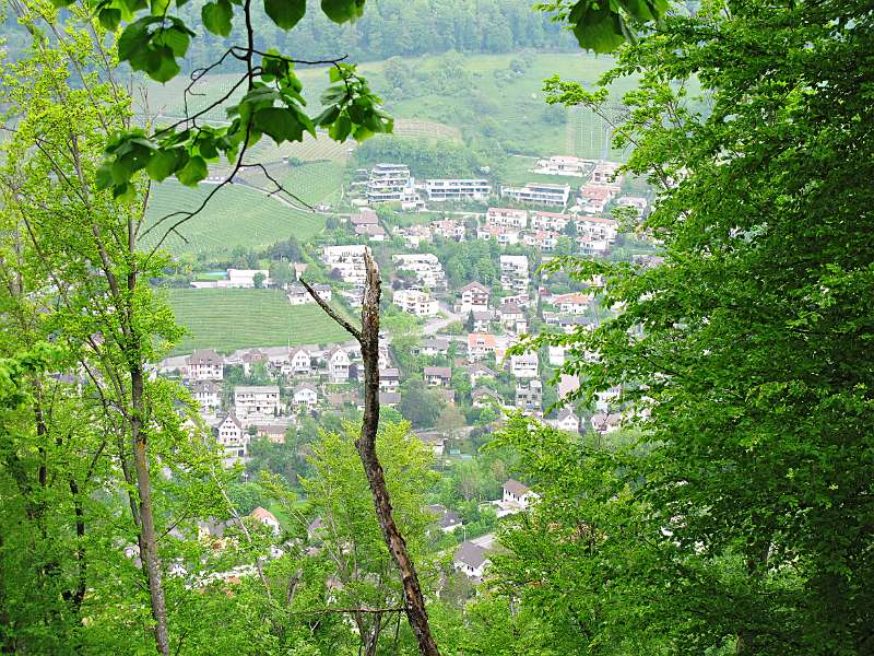 Ennetbaden in der Bäumen-Lücke