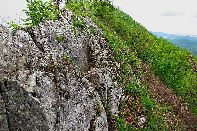 Weniger bequemer Wanderweg und eine seltene Stelle, wo Panorama-Sicht in alle