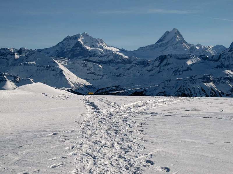 Berner grosse Berge gegenüber