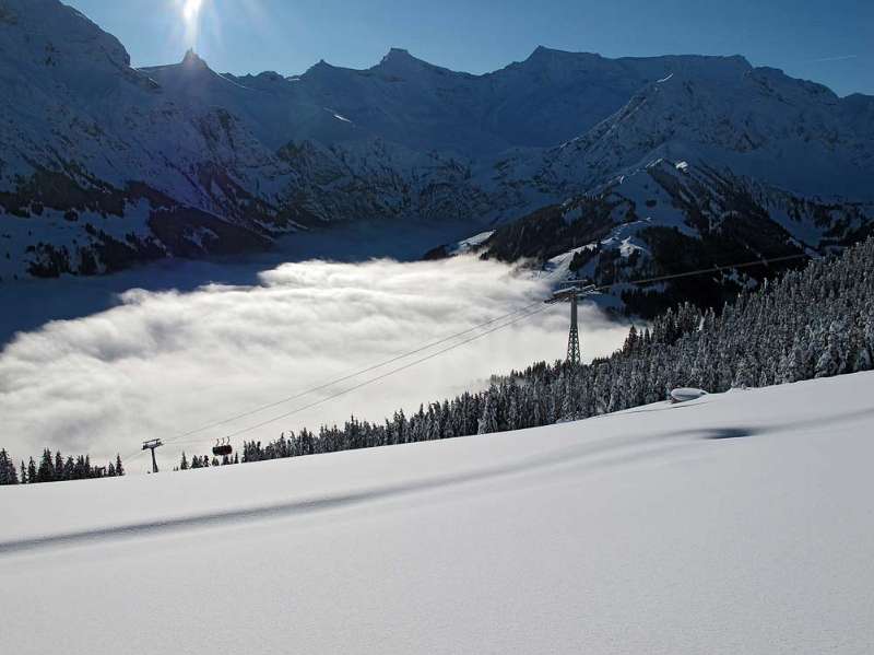 Blick Richtung Engstligenalp mit Konturen von Steghorn und Wildstrubel