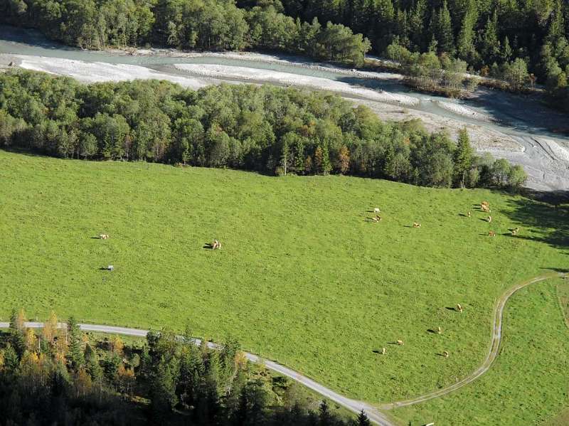 Friedliches Gasteretal von Wanderweg aus