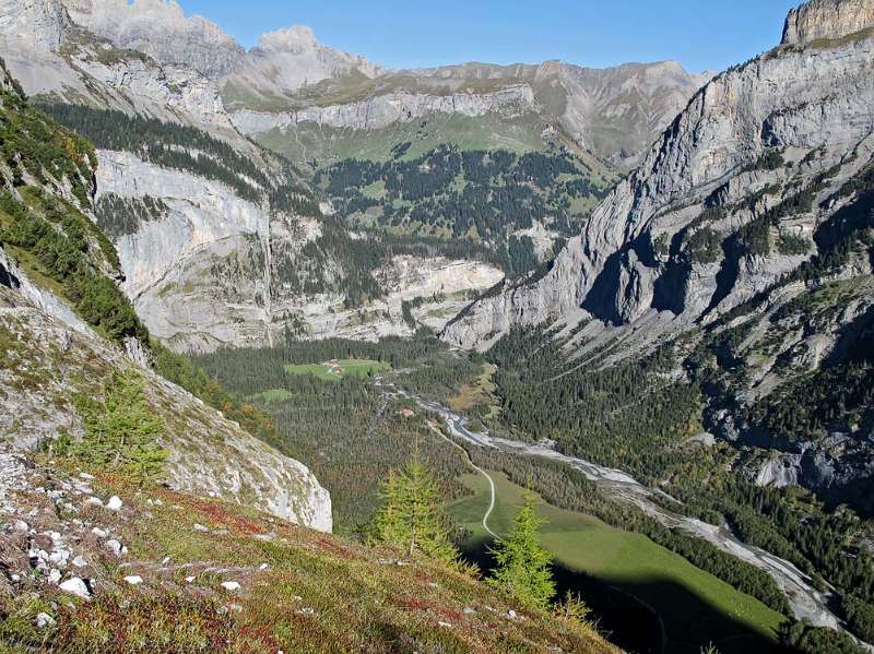 Nach dem Ausstieg aus der Wand. Die Hütte ist schon nicht